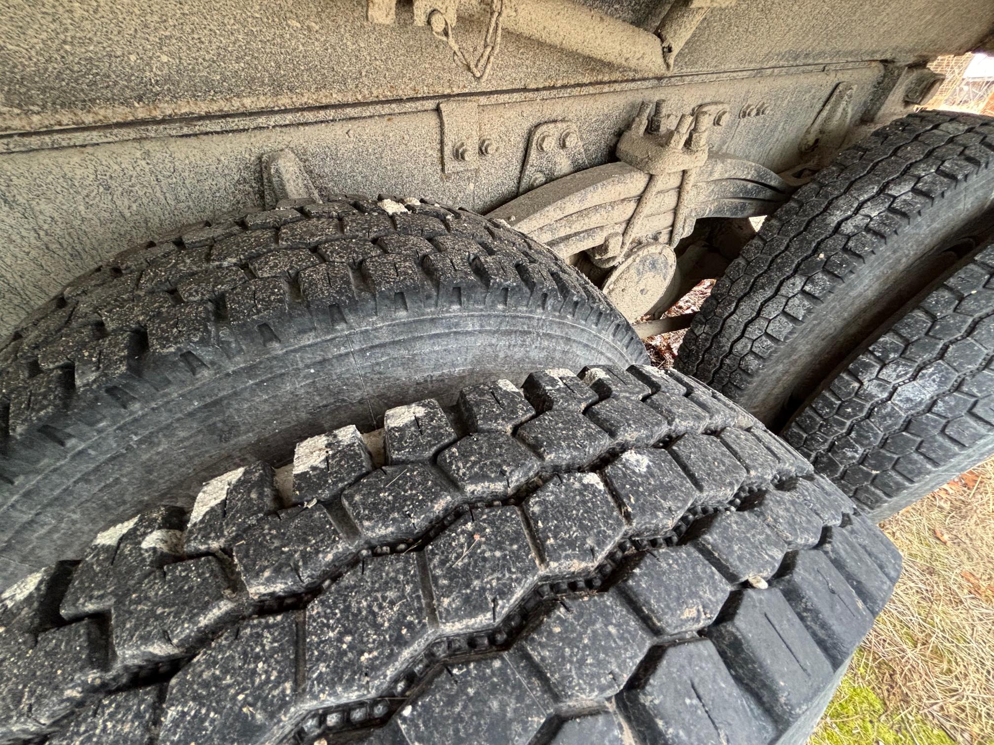 1996 VOLVO Quad-Axle - Image 27